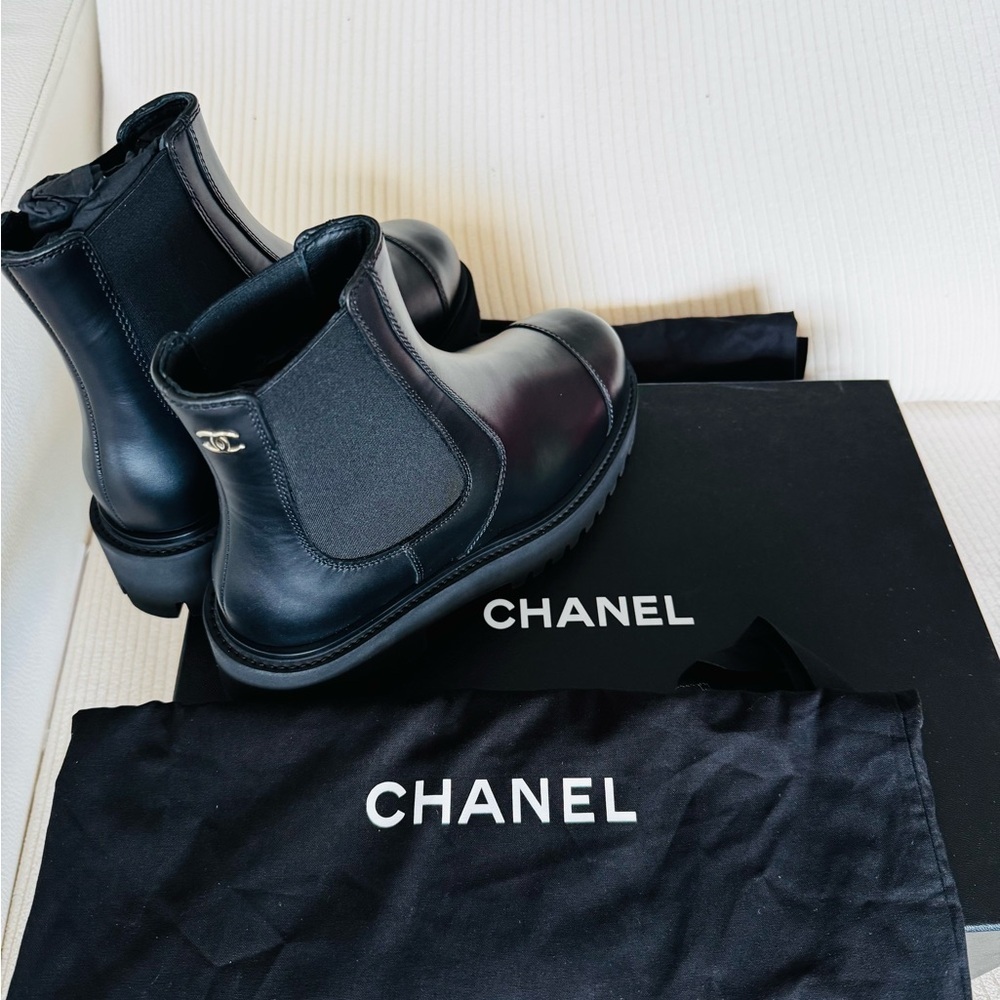 CHANEL Black Leather Chelsea Boots brand new in box with dust bags size 6 - Picture 3 of 11